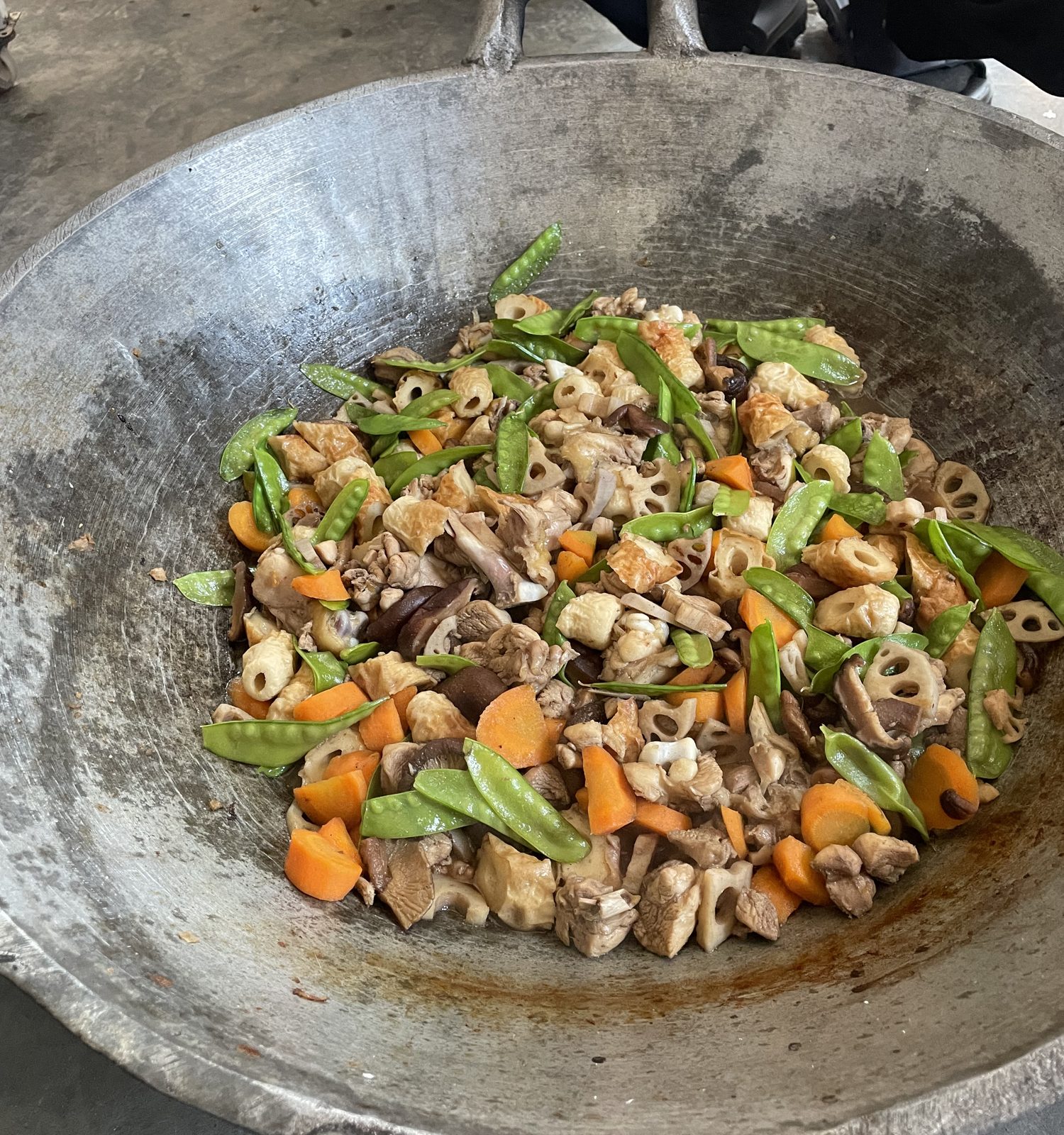 れんこん、にんじん、しいたけ、鶏肉の煮物